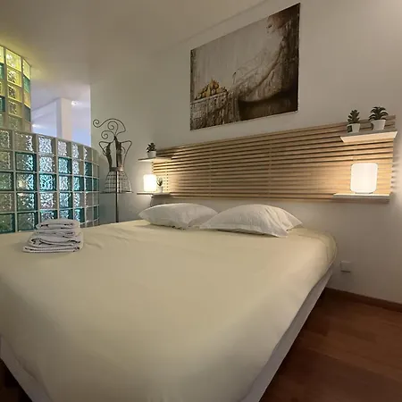 Ref 1988 -charming In The Center Of Apartment