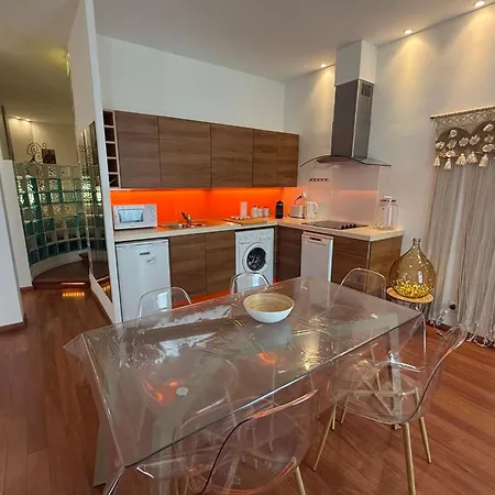 Apartment Ref 1988 -charming In The Center Of