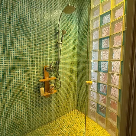 Ref 1988 -charming In The Center Of Apartment